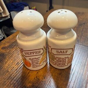 1980s Vintage Avon Country Kitchen ceramic salt and pepper shakers.